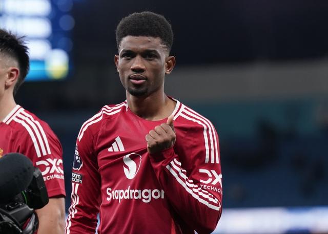 繁地施展自, 踢翼卫