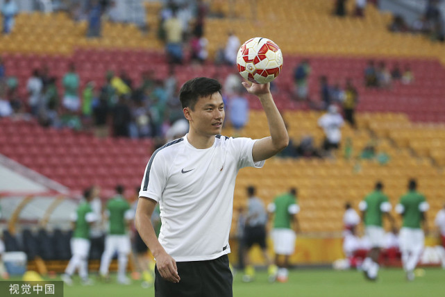 就是, 郜林, 中低头疾走